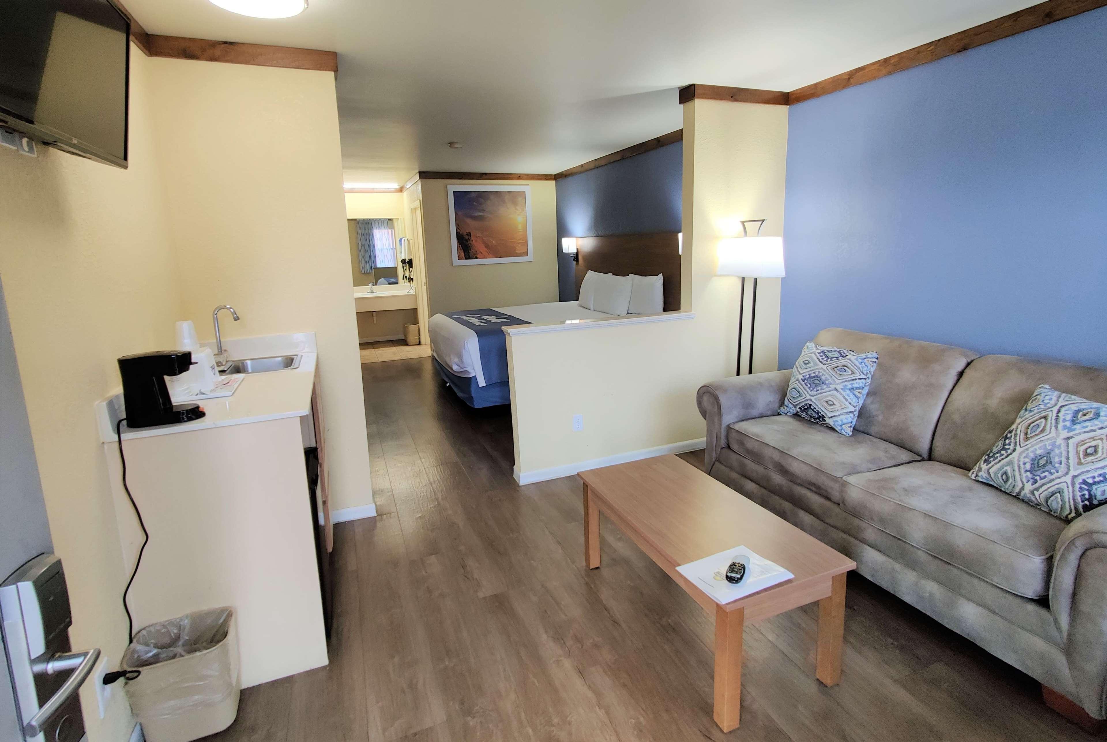 Days Inn by Wyndham Suites Fredericksburg Exterior foto