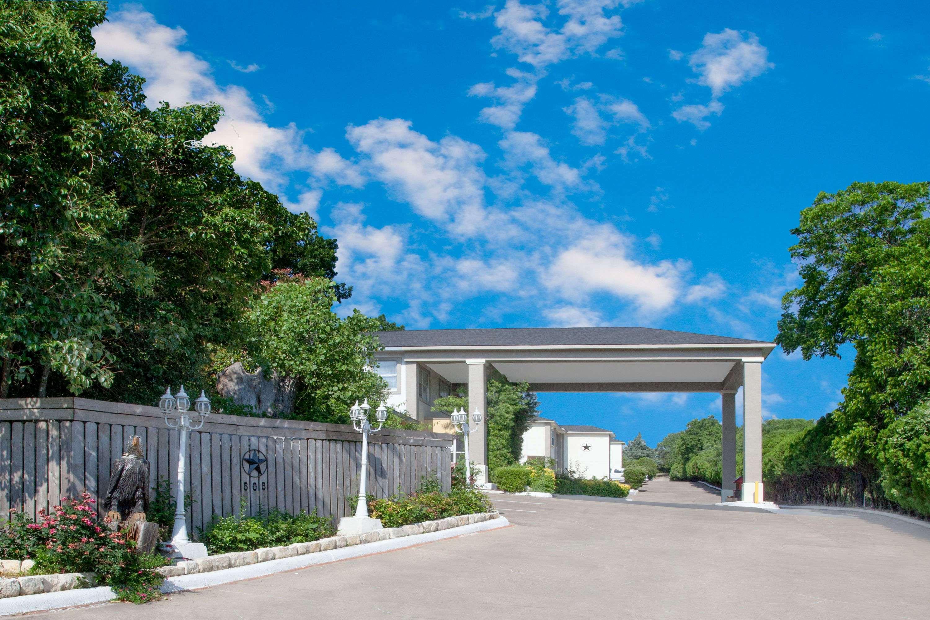 Days Inn by Wyndham Suites Fredericksburg Exterior foto