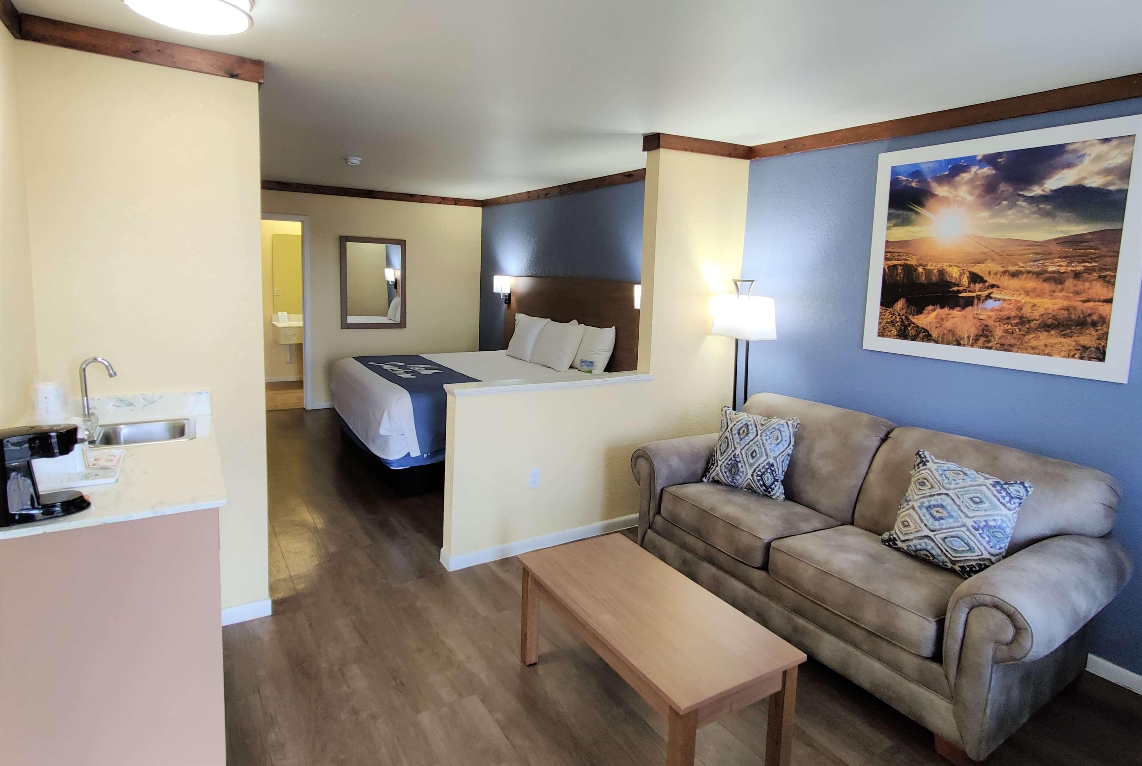 Days Inn by Wyndham Suites Fredericksburg Exterior foto
